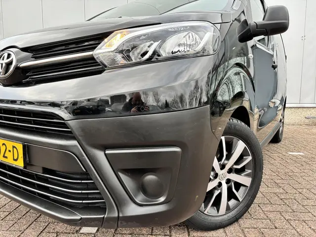 Toyota ProAce Compact 1.5 D-4D Navigator 2021 Diesel 29