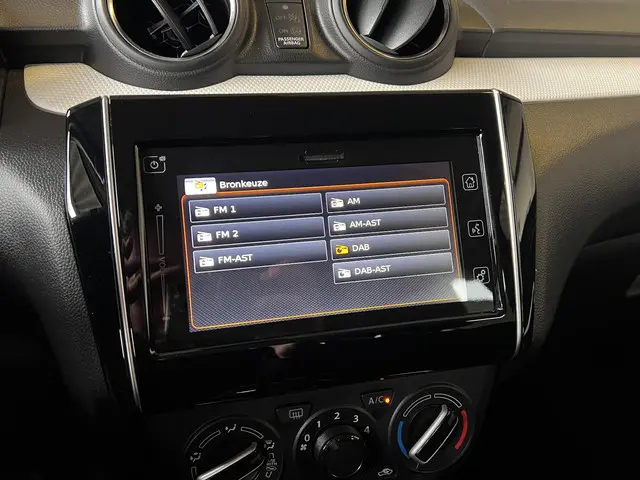 Suzuki Swift 1.2 Select Smart Hybrid 2023 Benzine 13