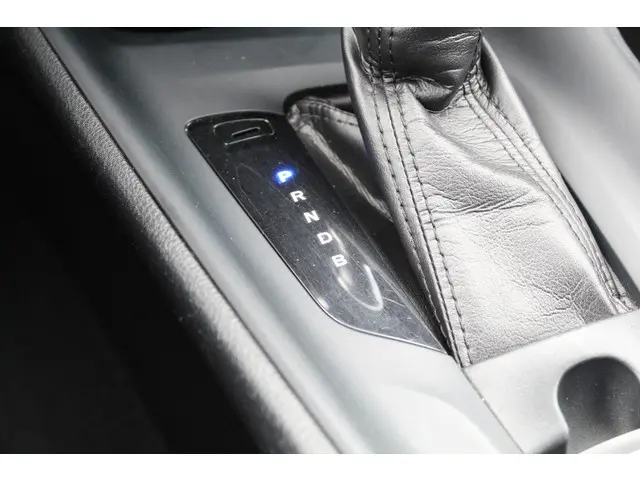 Toyota C-HR 1.8 Hybrid Active 2018 Hybride Benzine 25