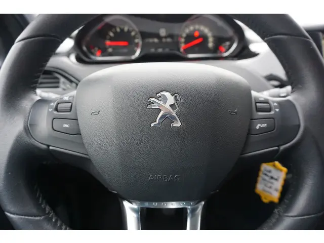 Peugeot 208 1.2 VTi Allure 2014 Benzine 21