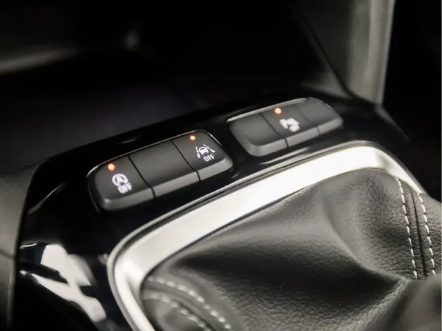 Opel Corsa 1.2 Sport 2023 Benzine 23