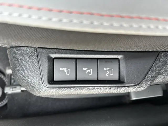 Citroën C4 1.2 Hybrid 145pk Max 2025 Hybride Benzine 9