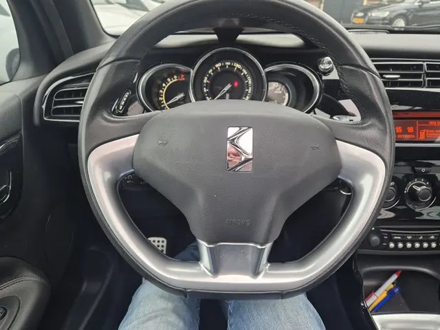 Citroën DS3 Cabrio 1.2 VTi So Chic 2014 Benzine 3
