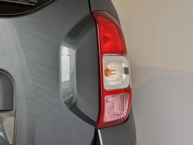 Dacia Duster 1.2 TCe 4x2 Blackshadow 2017 Benzine 21