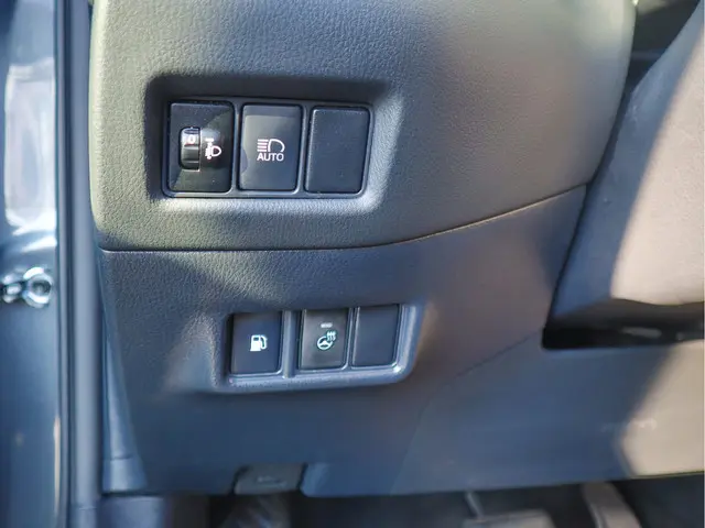 Toyota C-HR 1.8 Hybrid Dynamic 2021 Hybride Benzine 24