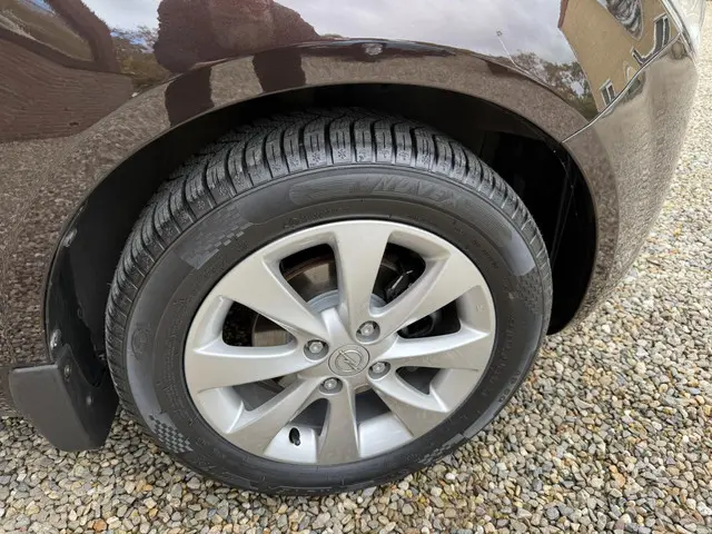 Opel Agila 1.0 Edition 2013 Benzine 9