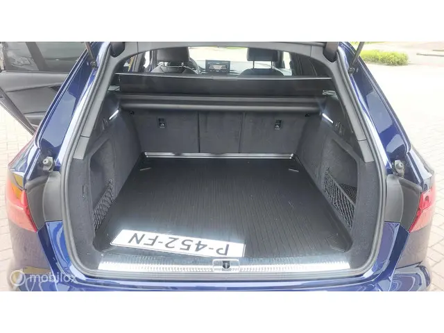 Audi A4 Avant 35 TFSI S edition 2022 Benzine 12