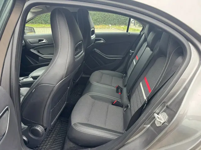 Mercedes-Benz A-Klasse 180 4U3 2014 Benzine 10