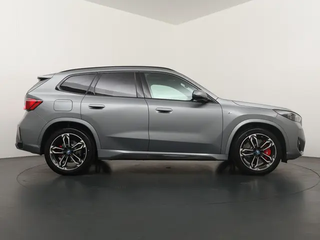 BMW iX1 eDrive20 2025 Elektrisch 8