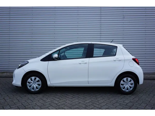 Toyota Yaris 1.3 VVT-i Now 2016 Benzine 4