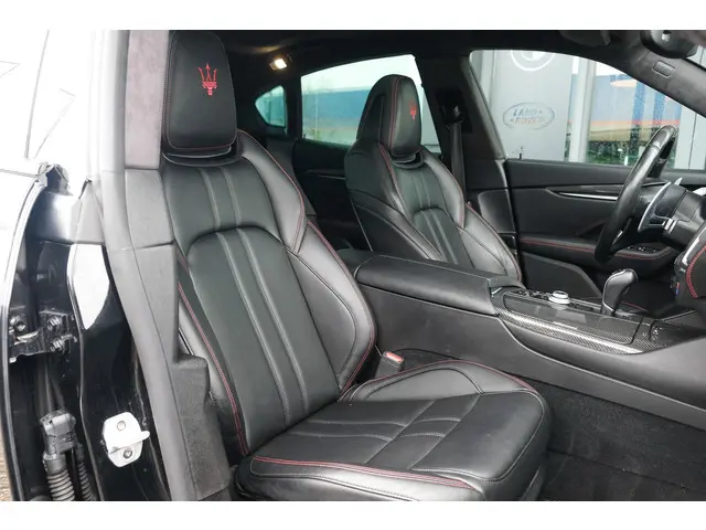 Maserati Levante Gransport 3.0 V6 D 275pk 2019 Diesel 12