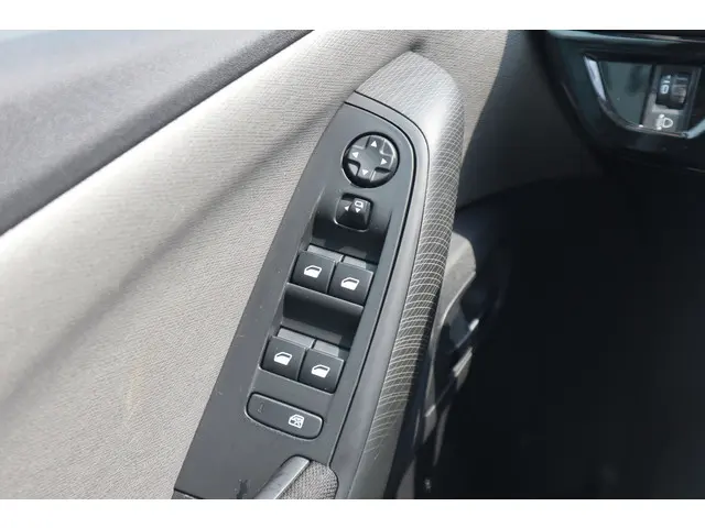 Citroën Grand C4 Picasso 1.6 THP Business 2015 Benzine 31