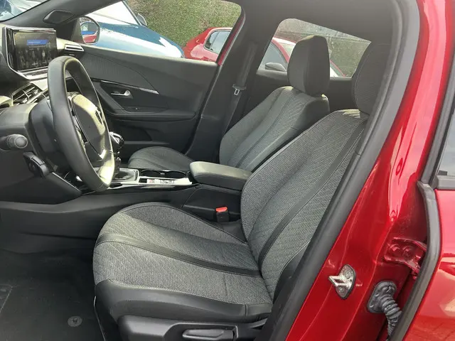 Peugeot 2008 1.2 Turbo 100PK Allure 2024 Benzine 10