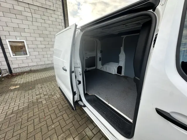 Toyota ProAce Worker 2.0 D-4D 145PK 2022 Diesel 11
