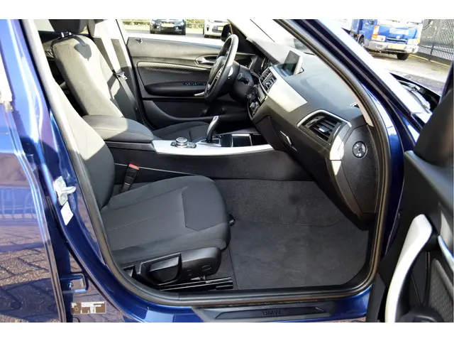BMW 1 Serie 118i Executive Automaat 2017 Benzine 20