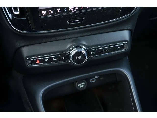 Volvo XC40 2.0 B3 Plus Black Edition 2025 Benzine 26