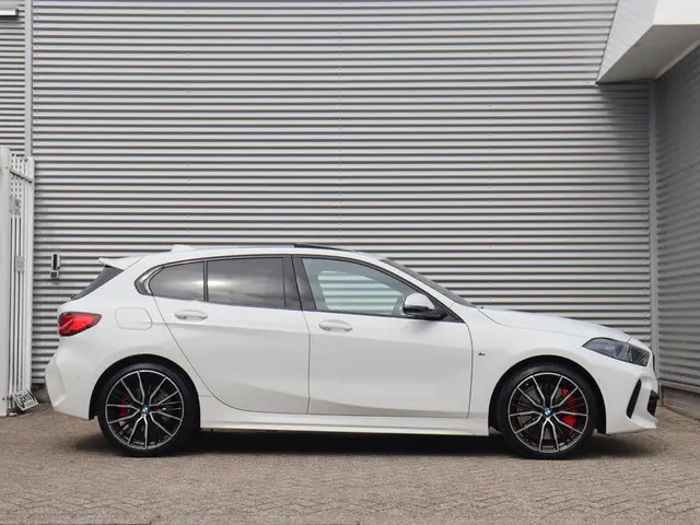 BMW 1 Serie 5-deurs 118i 2024 Benzine 5