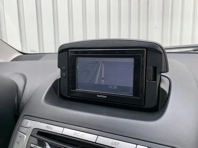 Toyota Aygo 1.0 VVT-i Now|Navigatie|Airco| 2014 Benzine 13