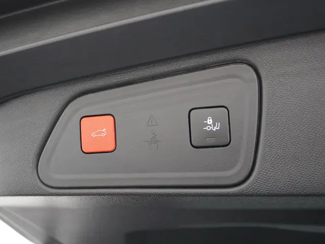 Peugeot 3008 1.6 HYbrid 225 Allure 2021 Benzine 13