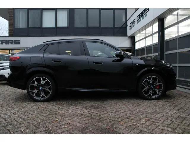 BMW iX2 EDrive20 67 kWh/M-Pakket/Pano 2024 Elektrisch 8