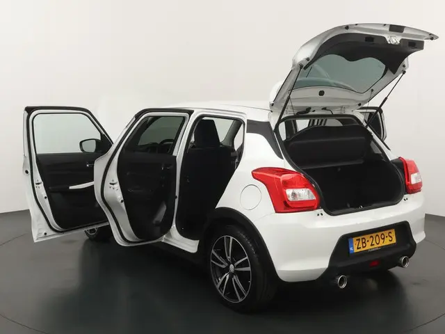 Suzuki Swift 1.2 Sportline 2019 Benzine 21