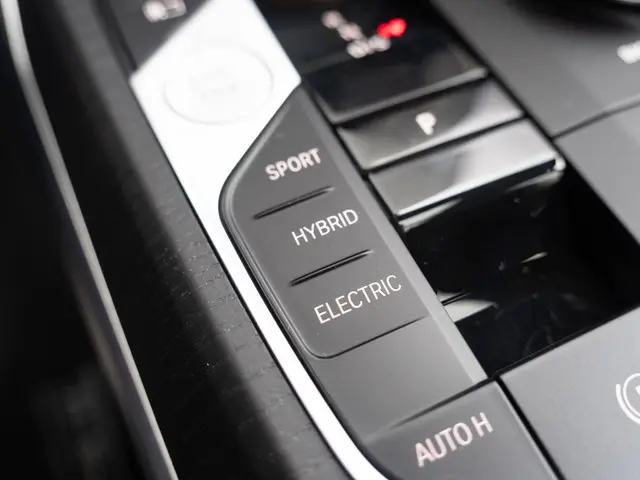 BMW 3 Serie Touring 330e 2025 Hybride Benzine 30