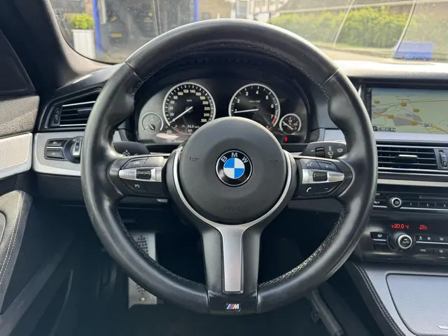 BMW 5 Serie Touring 520i M Sport Edition 2015 Benzine 23