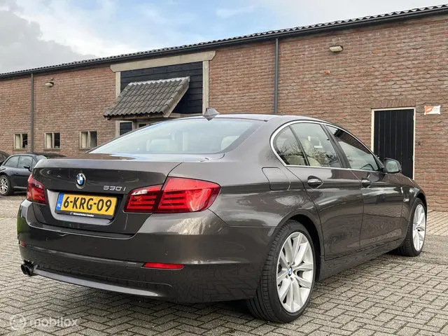 BMW 5 Serie 530i High Executive + 2013 Benzine 2