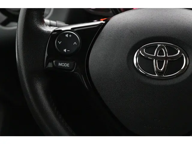 Toyota Aygo 1.0 VVT-i x-play 2022 Benzine 19