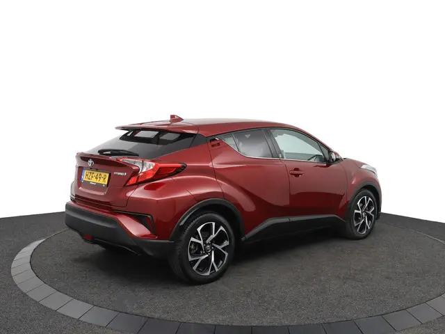 Toyota C-HR 2