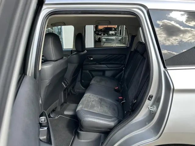 Mitsubishi Outlander 2.4 PHEV Pure+ 2019 Hybride Benzine 37