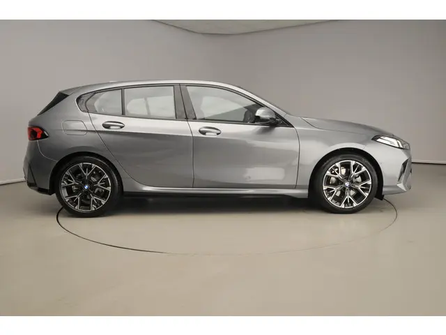 BMW 1 Serie 5-deurs 120 2025 Benzine 4
