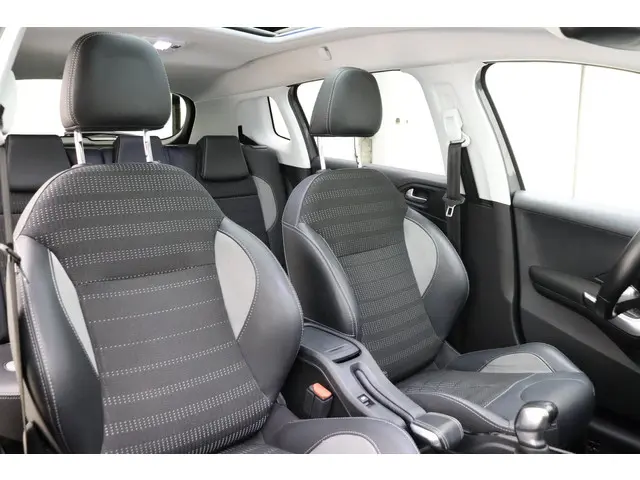 Peugeot 2008 1.2 PureTech 110pk Allure 2017 Benzine 10