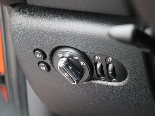 MINI 3-Deurs Cooper 2020 Benzine 26