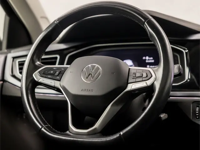 Volkswagen Polo 1.0 TSI Sportline 2022 Benzine 18