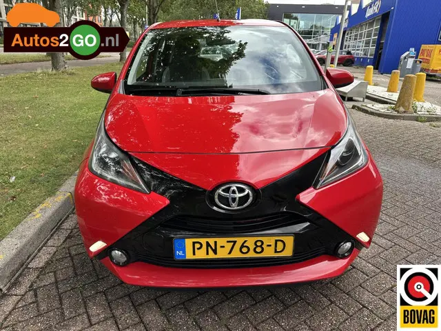 Toyota Aygo 1.0 VVT-i x-play 2017 Benzine 2