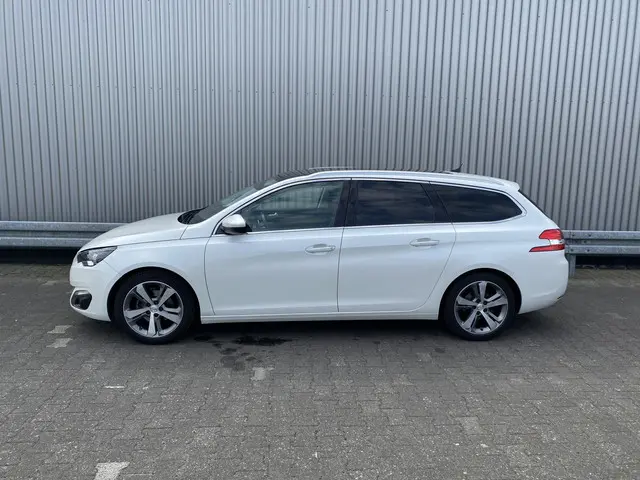 Peugeot 308 SW 1.2 e-THP Première 2014 Benzine 10