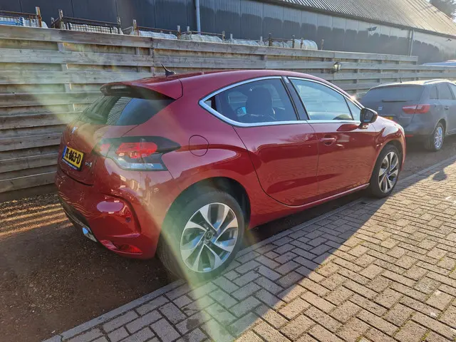 DS DS 4 1.2 PureTech Chic Navigatie 2017 Benzine 2