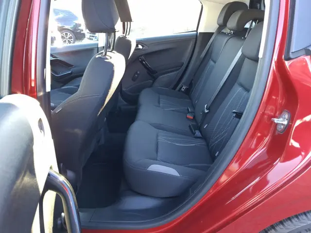 Peugeot 208 1.2 VTi Envy / NAV / CruiseC / CLIMA 2013 Benzine 9