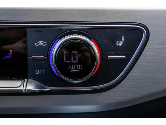 Audi A4 Avant 45 TFSI quattro edition one 2020 Benzine 36