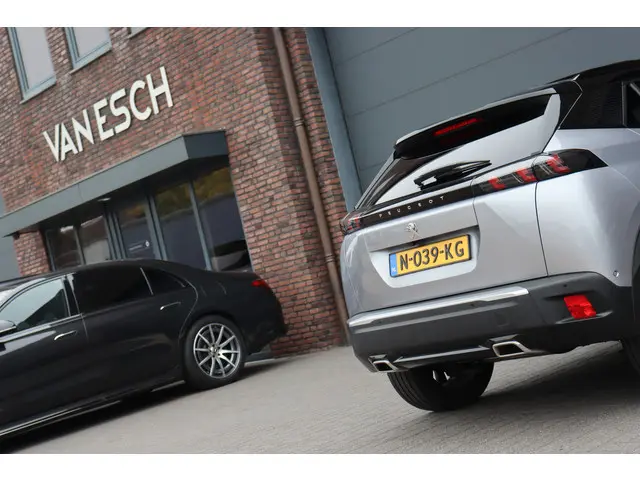 Peugeot 2008 1.2 PureTech GT Pack Aut8 | 2021 Benzine 21