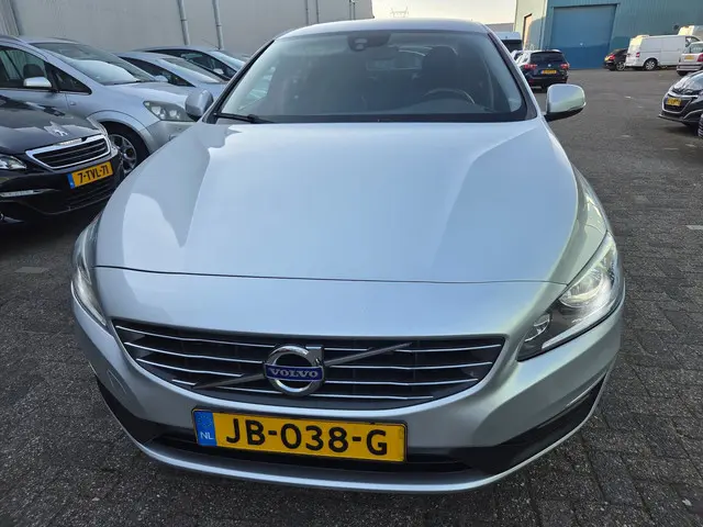 Volvo S60 2.0 T3 Momentum rijdt super 2016 Benzine 18