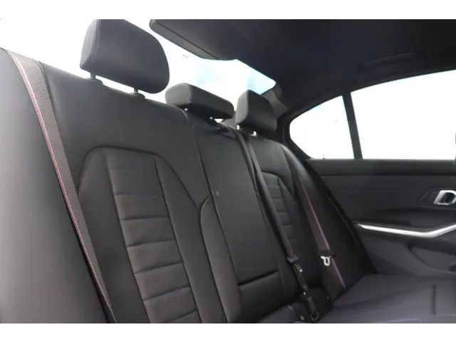 BMW 3 Serie 330e xDrive 2025 Hybride Benzine 13