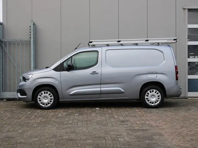 Opel Combo 1.5D L2H1 Standaard 2023 Diesel 10
