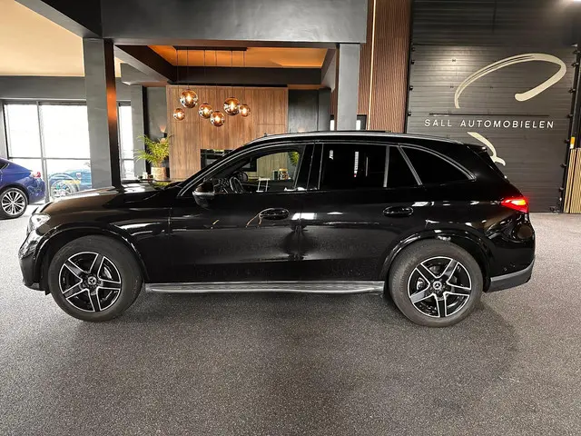 Mercedes-Benz GLC 200 4MATIC AMG Line 2023 Benzine 3