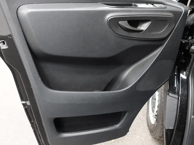 Mercedes-Benz Sprinter L2H2 2022 Diesel 13