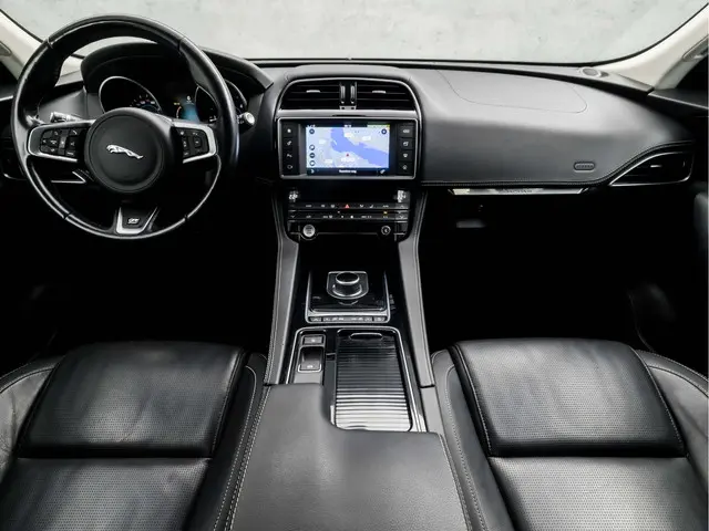 Jaguar F-PACE 2.0 Portfolio R-Sport AWD 20d 2017 Diesel 6