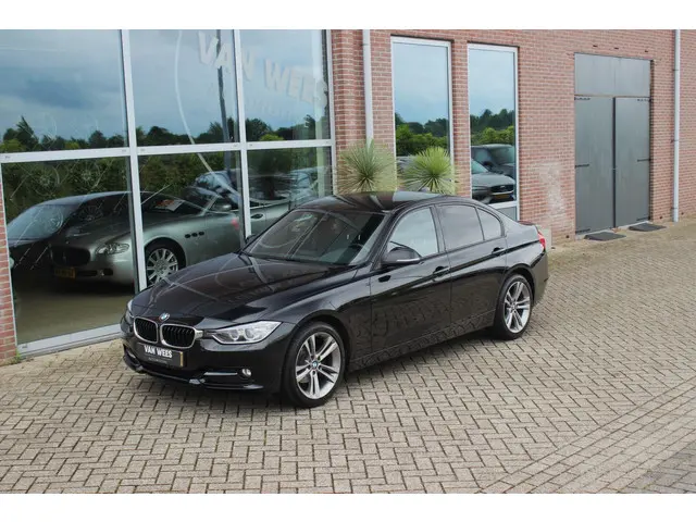 BMW 3 Serie 316i Executive 2013 Benzine 7