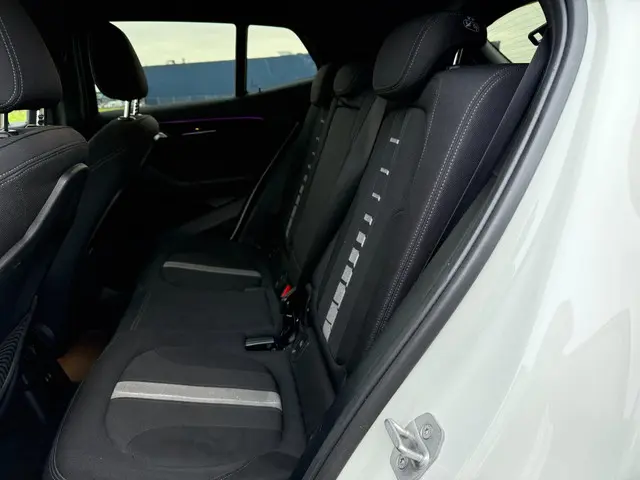 BMW X2 SDrive18i Executive 2022 Benzine 8