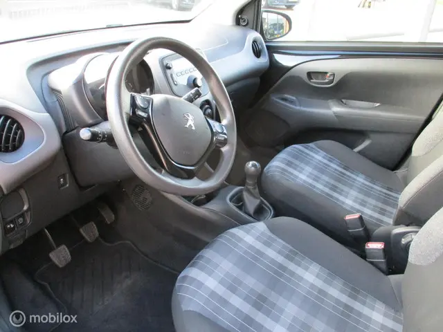 Peugeot 108 1.0 e-VTi Active 2018 Benzine 4